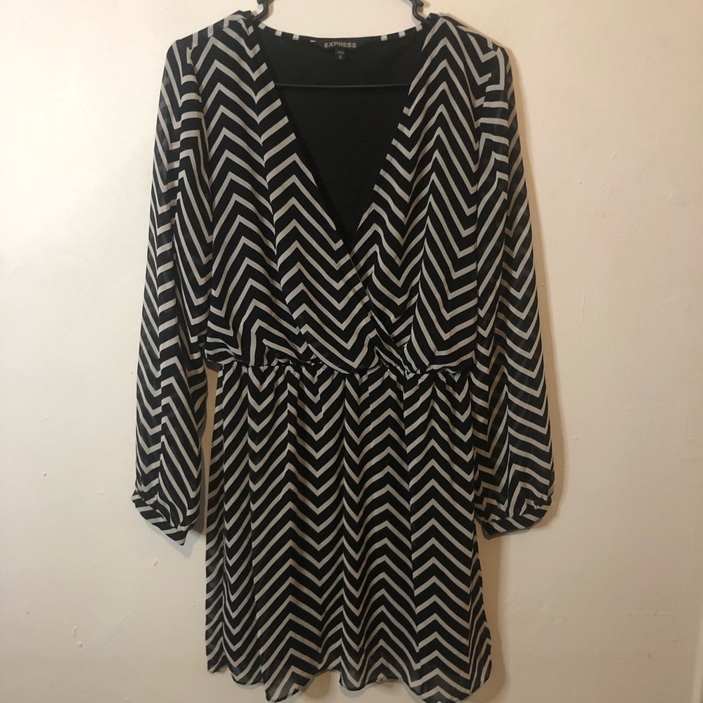 Express black white chevron dress sz M